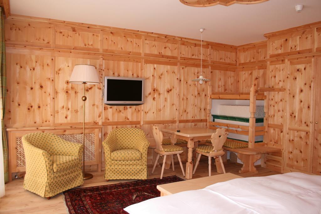 Hotel Lorenzetti Madonna Zimmer foto